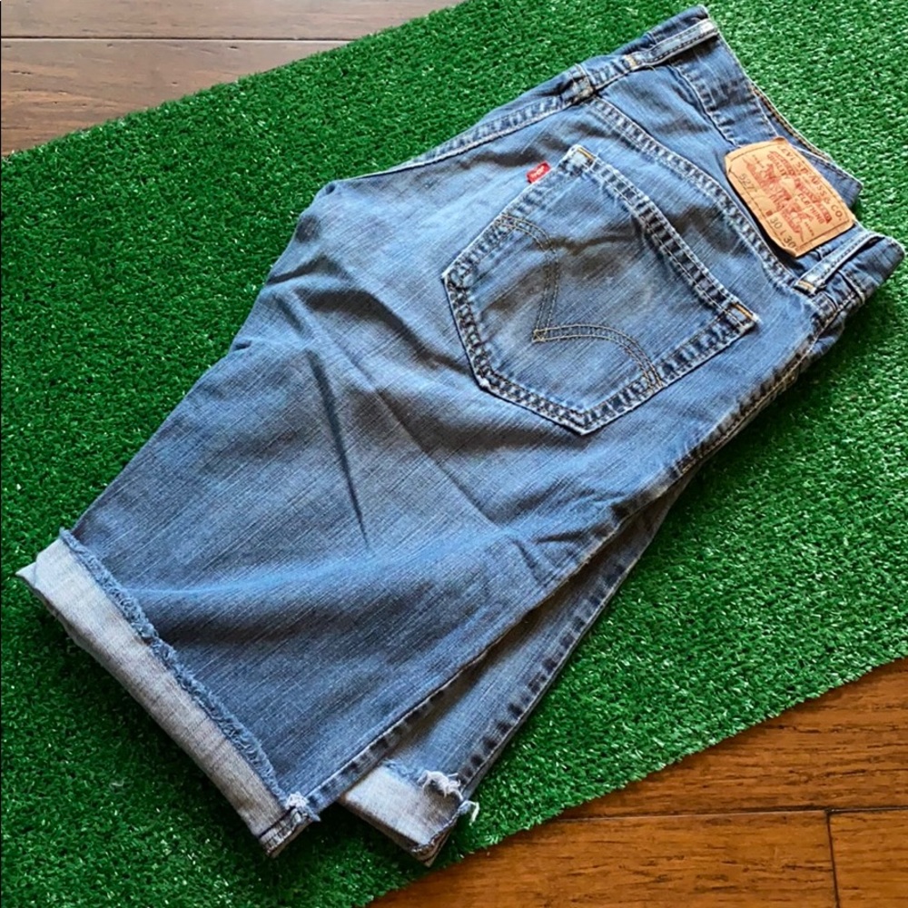 Excellent wear. Super soft Levi short.